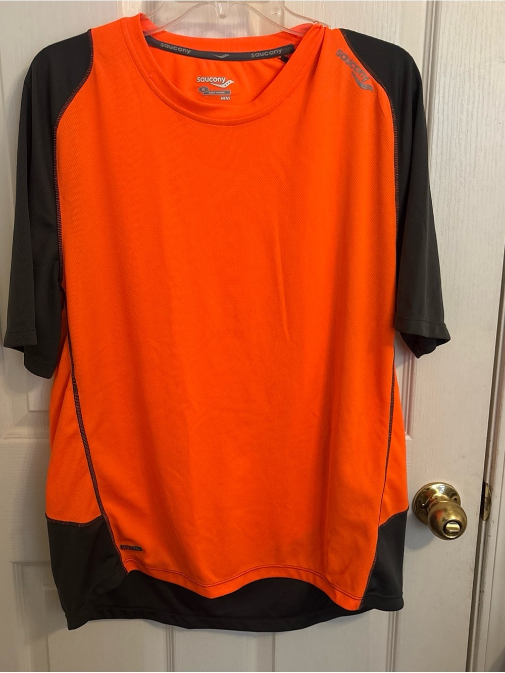 Saucony Men’s Orange and Gray Short-Sleeve Performance Shirt sz XL